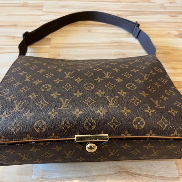 Louis Vuitton Monogram Abbesses Messenger Bag - Picture 6 of 6